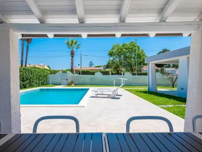 Piscina di Holiday Home für 10 Personen an der Küste Siziliens by Interhome o nelle vicinanze
