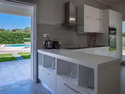 Cucina o angolo cottura di Holiday Home für 10 Personen an der Küste Siziliens by Interhome