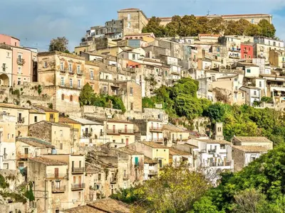 Vista generica su Ragusa o vista sulla città dall'interno dell'appartamento