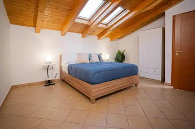 Letto o letti in una camera di la casa di carta vista cattedrale