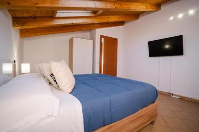 Letto o letti in una camera di la casa di carta vista cattedrale