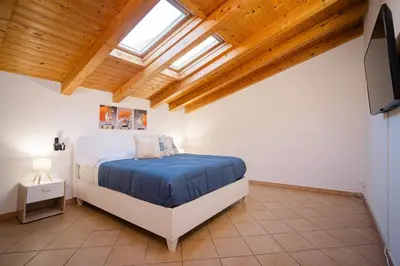 Letto o letti in una camera di la casa di carta vista cattedrale