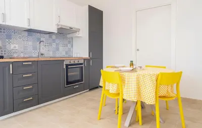 Cucina o angolo cottura di Stunning Apartment In Marzamemi With Wifi