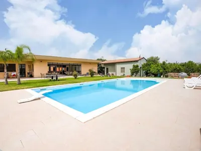 Piscina di Villa Germano con piscina o nelle vicinanze