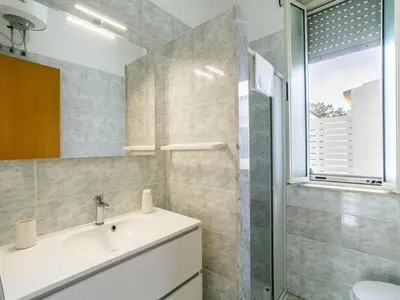 Bagno di Semi-Detached Home with Private Garden
