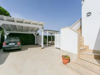 Planimetria di Semi-Detached Home with Private Garden