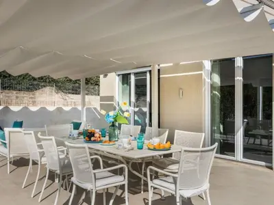 Area soggiorno di Holiday Home 'Villa Luisa' mit Pool by Interhome