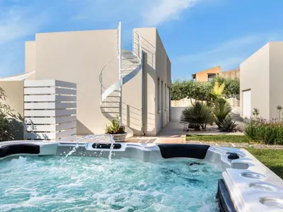 Piscina di Holiday Home Villa 'Gesamte Struktur by Interhome o nelle vicinanze