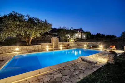 Piscina di Villa Margi o nelle vicinanze