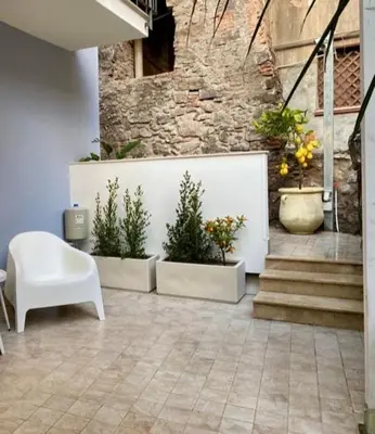 Patio o area all'aperto di Suite with bathroom and private terrace