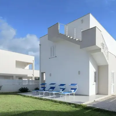 DolceVitaSuites - Modern 3BR Beach Villa in San Lorenzo with Sea View