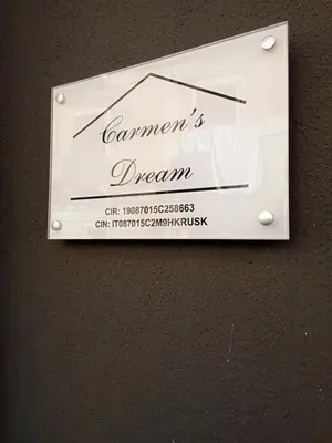 Certificato, attestato, insegna o altro documento esposto da Carmen'sDream