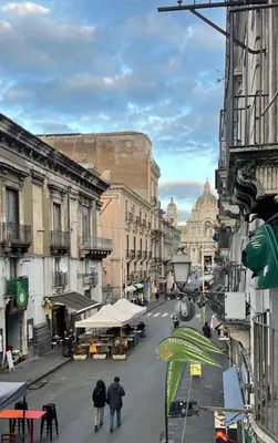 Vista generica su Catania o vista sulla città dall'interno dell'appartamento
