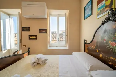Letto o letti in una camera di Residenza Mistral Ortigia a 2 passi dal mare