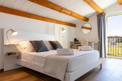 Letto o letti in una camera di Villa Colombo - IsulaTravel