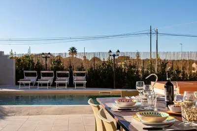 Piscina di Villa Colombo - IsulaTravel o nelle vicinanze