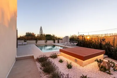 Piscina di Villa Colombo - IsulaTravel o nelle vicinanze
