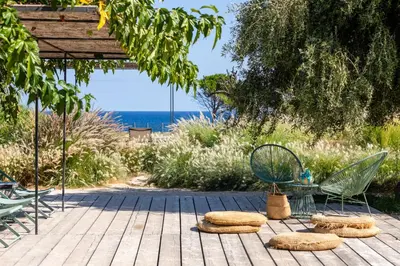 Paesaggio naturale nelle vicinanze della villa