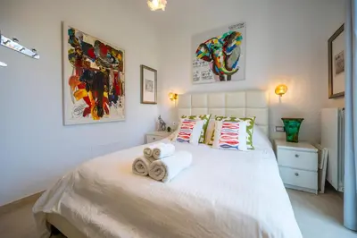 Letto o letti in una camera di Pink Moon Private Luxury Villa Secluded Garden 5 Bedroom 4 en suite Bathrooms with Private Pool CAT 6 WiFi Close to Beach