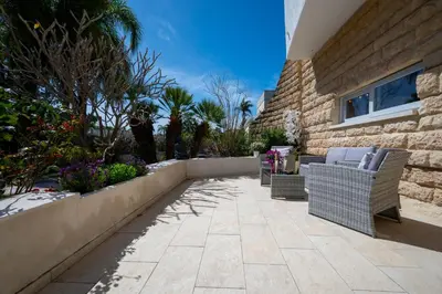 Balcone o terrazza di Pink Moon Private Luxury Villa Secluded Garden 5 Bedroom 4 en suite Bathrooms with Private Pool CAT 6 WiFi Close to Beach