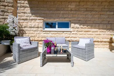 Balcone o terrazza di Pink Moon Private Luxury Villa Secluded Garden 5 Bedroom 4 en suite Bathrooms with Private Pool CAT 6 WiFi Close to Beach
