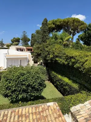 Giardino di Azure Bay Chic Villa