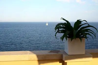 Vista generica sul mare o vista sul mare dall'interno dell'appartamento