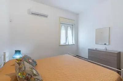Letto o letti in una camera di villa con piscina vista mare