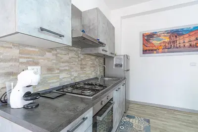 Cucina o angolo cottura di villa con piscina vista mare