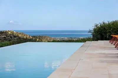 Paesaggio naturale nelle vicinanze della villa