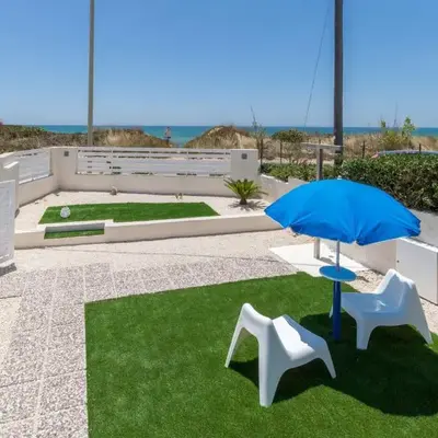 Apartment Oneiro- Unterkunft am Strand mit großer Terrasse by Interhome