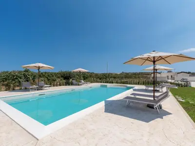 Piscina di Apartment in Noto mit Terrasse- Garten und gemeinsamem Pool by Interhome o nelle vicinanze
