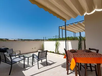Balcone o terrazza di Apartment Il Gelso e l'Ulivo Wohnung mit Schwimmbad by Interhome