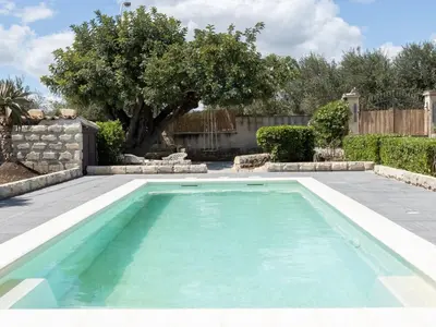 Piscina di Holiday Home Villa Scrusciu Ri Mari- privater Pool- Noto by Interhome o nelle vicinanze