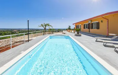 Piscina di Cozy Home In Floridia o nelle vicinanze