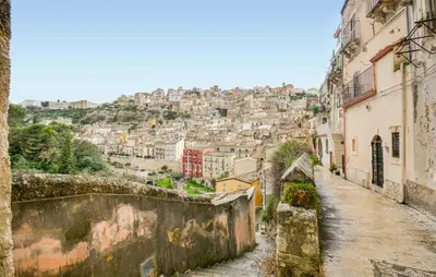 Vista generica su Ragusa o vista sulla città dall'interno della casa vacanze