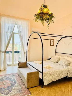 Letto o letti in una camera di Sunrise Sea-View 'Artpartment' with 3 Balconies