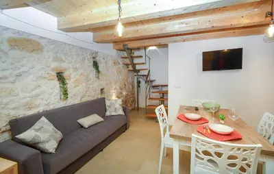 Area soggiorno di 2 Bedroom Nice Home In Siracusa