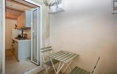 Cucina o angolo cottura di 2 Bedroom Nice Home In Siracusa