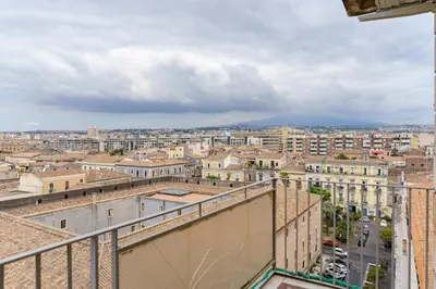 Vista generica su Catania o vista sulla città dall'interno dell'appartamento