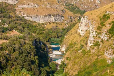 Paesaggio naturale nelle vicinanze della villa