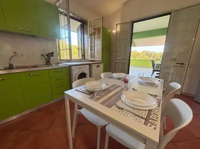 Cucina o angolo cottura di Apartment in a villa with a relaxing pool