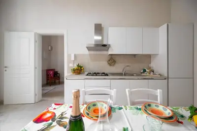 Cucina o angolo cottura di Elegant detached house in the city center