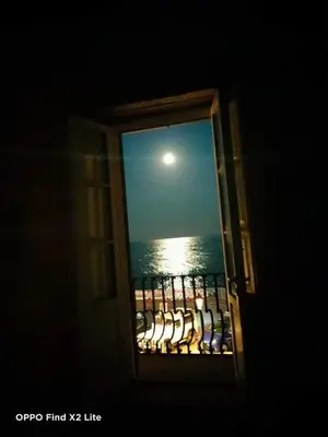 Vista generica sul mare o vista sul mare dall'interno dell'appartamento