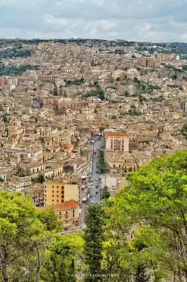 Vista generica su Modica o vista sulla città dall'interno della casa vacanze