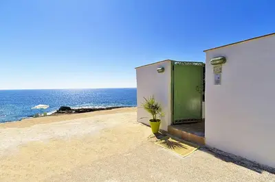 Vista generica sul mare o vista sul mare dall'interno della casa vacanze