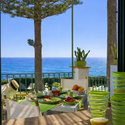 Case di Fiori Beachfront villa with terrace and direct beach access