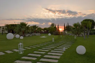 Alba o tramonto visti dall'interno dell'hotel o dai dintorni