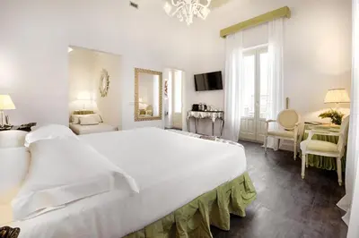 Letto o letti in una camera di Relais Antica Badia - San Maurizio 1619