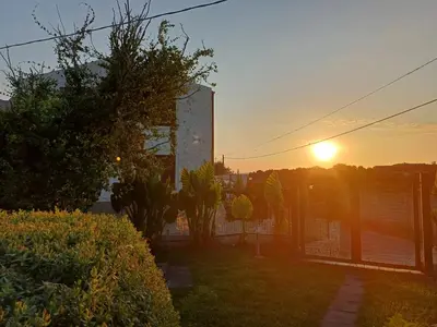 Alba o tramonto visti dall'interno della casa vacanze o dai dintorni